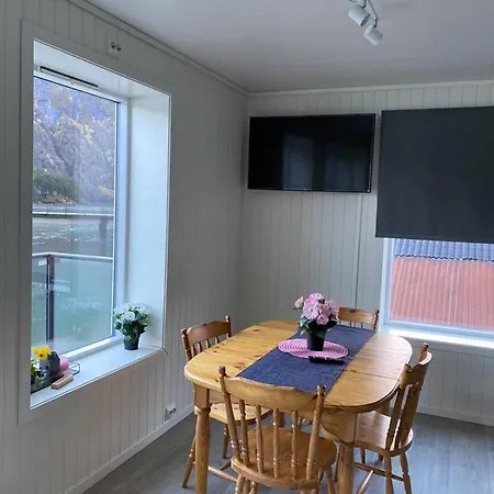 Crystal Apartments, D *