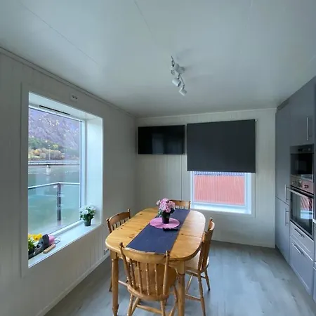 Crystal Apartments, D *